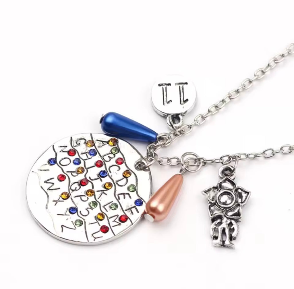 ✨ Collier Alphabet Lumineux – Édition Upside Down ✨